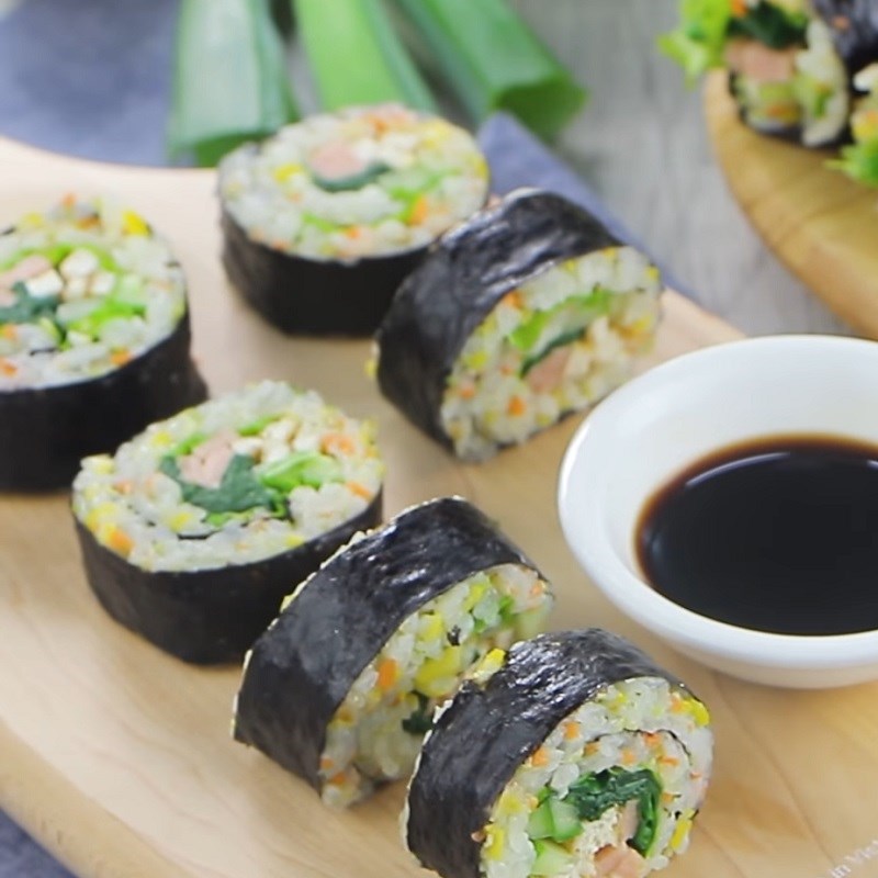 Step 5 Final product of vegetarian sushi with mixed vegetables