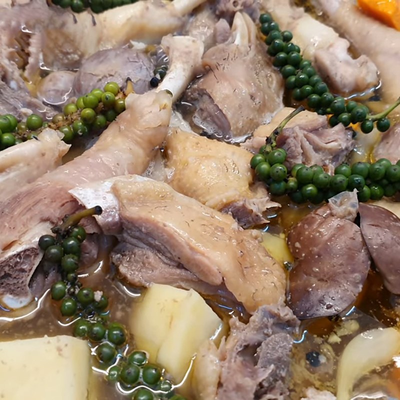 Step 5 Final product Chicken hot pot cooked with green pepper