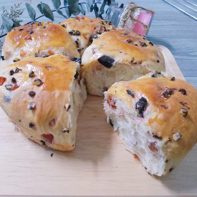 Step 5 Final Product Dried Fruit Jam Bread