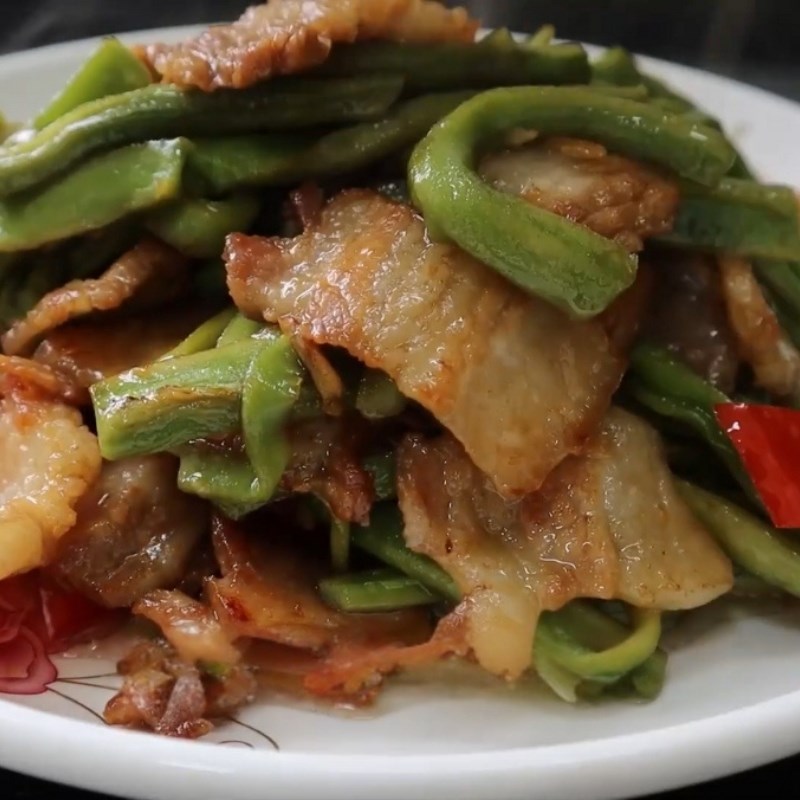 Step 3 Final product of stir-fried king vegetable with pork