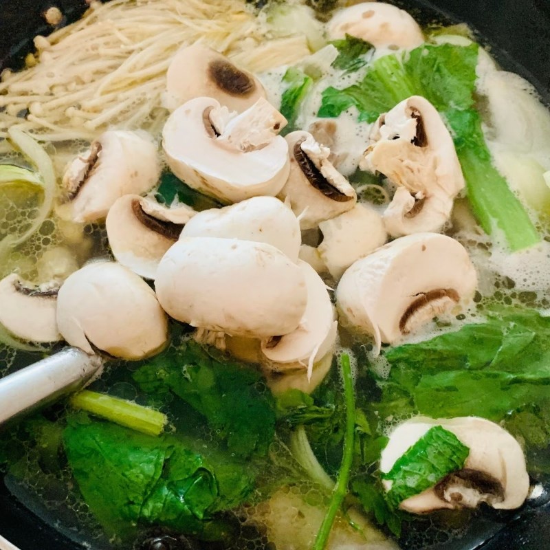 Step 6 Final Product Old Chicken Hot Pot with Green Pepper and Mushrooms