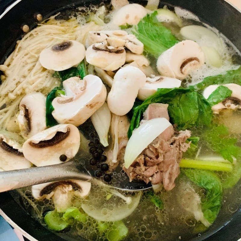 Step 6 Final Product Old Chicken Hot Pot with Green Pepper and Mushrooms