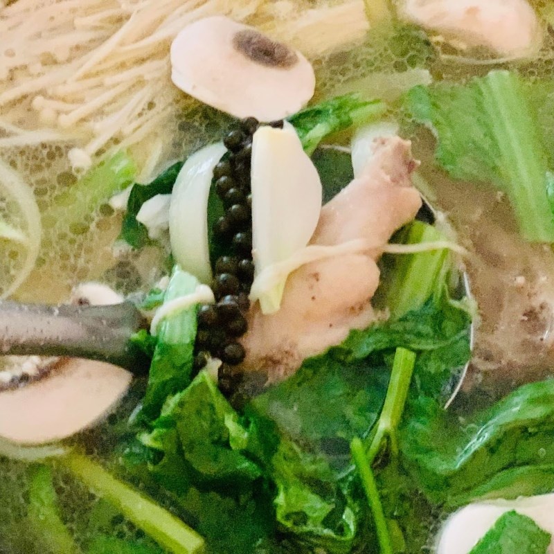 Step 6 Final Product Old Chicken Hot Pot with Green Pepper and Mushrooms