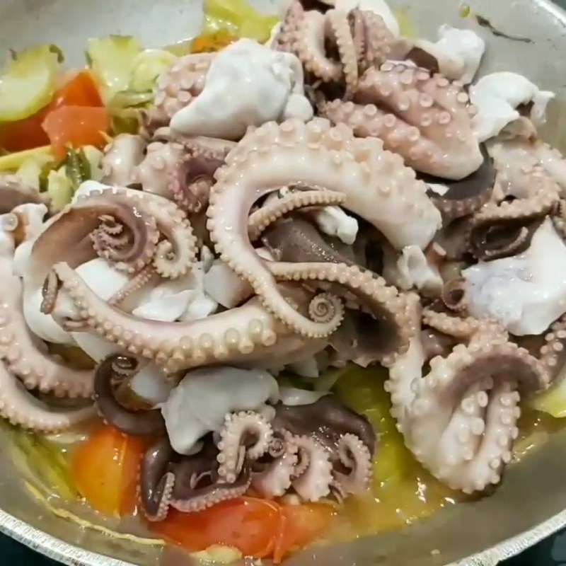 Step 4 Completion Stir-fried octopus with pickled mustard greens
