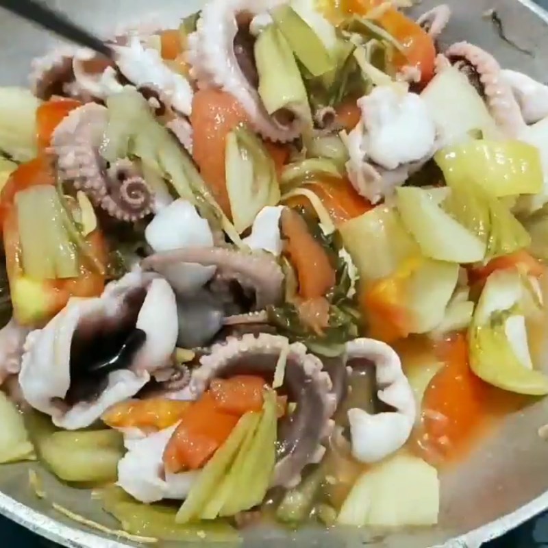 Step 4 Completion Stir-fried octopus with pickled mustard greens