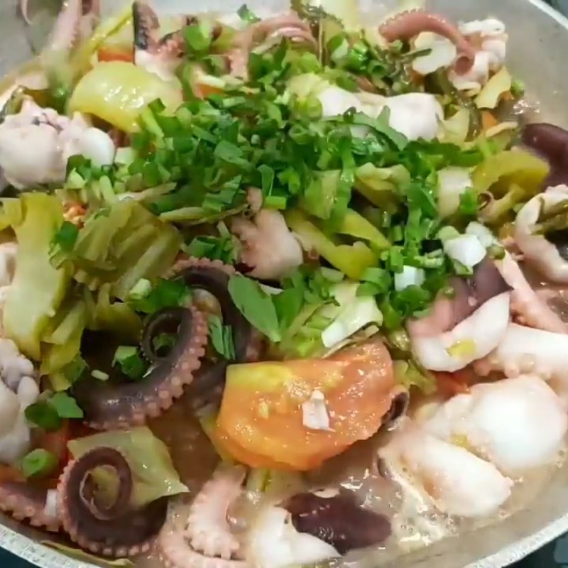 Step 4 Completion Stir-fried octopus with pickled mustard greens