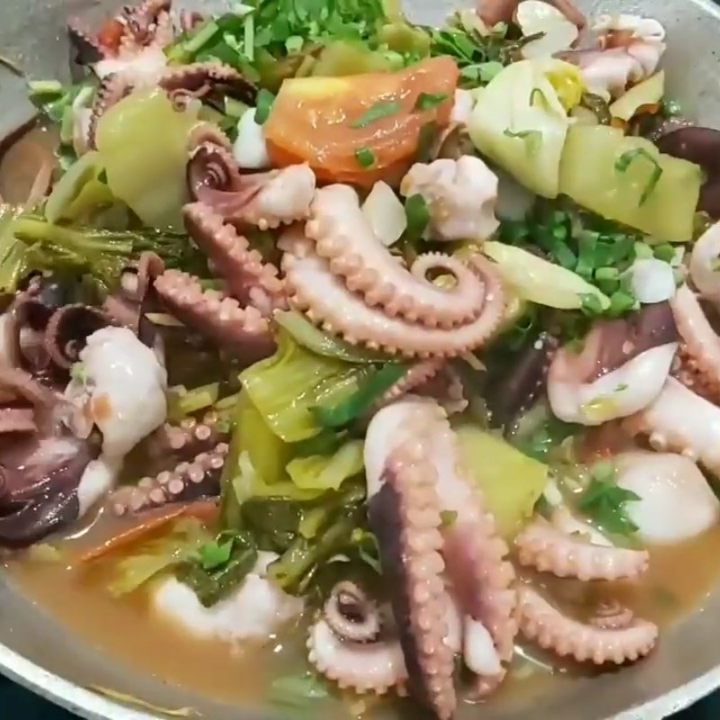 Step 4 Completion Stir-fried octopus with pickled mustard greens