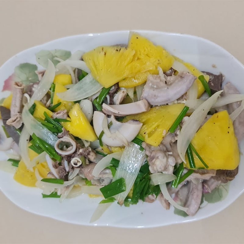 Step 3 Final Product Stir-fried pig intestines with pineapple