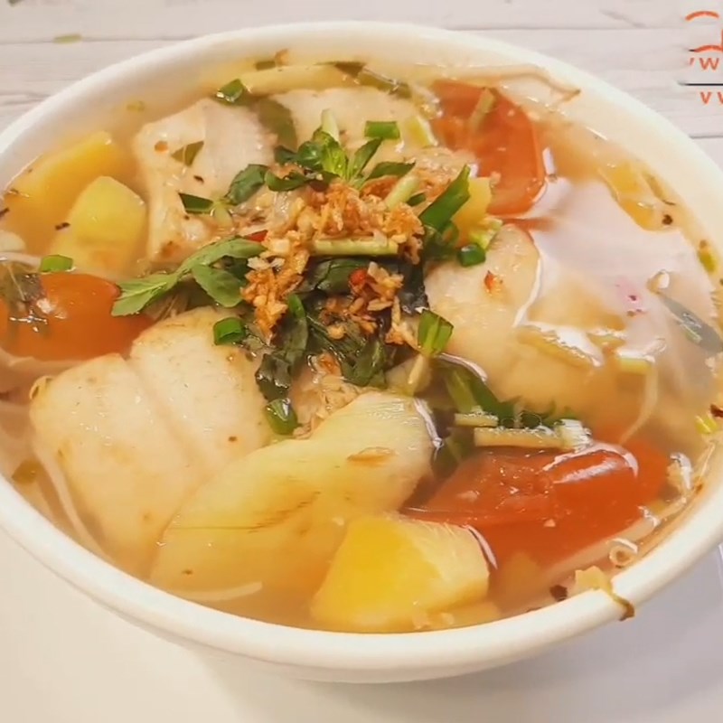 Step 4 Finished product of sour soup with dried fish and shredded banana