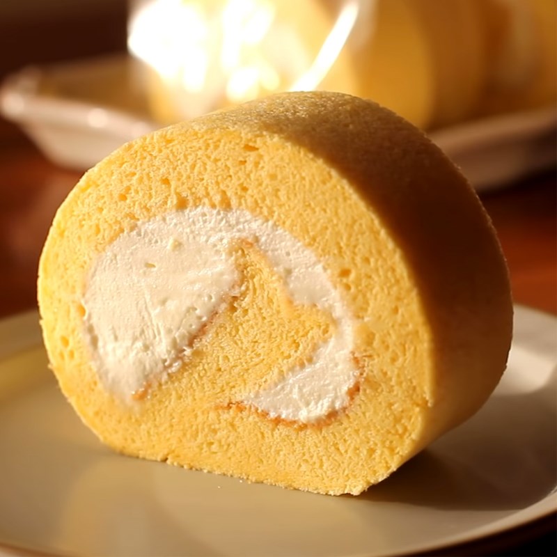 Step 8 Finished product Chiffon roll cake with cream