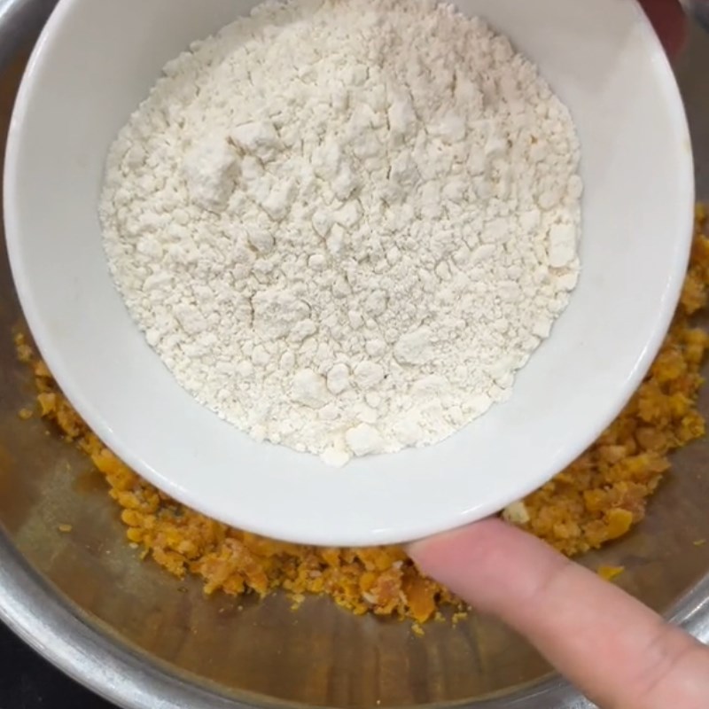Step 2 Mixing the dough for fermented tofu cake from mooncake