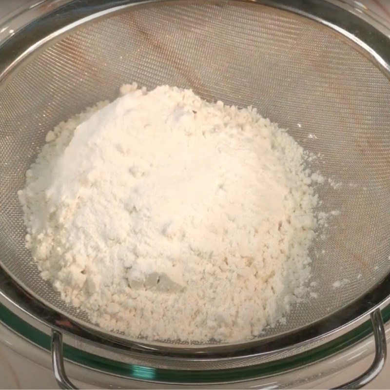 Step 3 Mix the batter for Steamed Pumpkin Cake