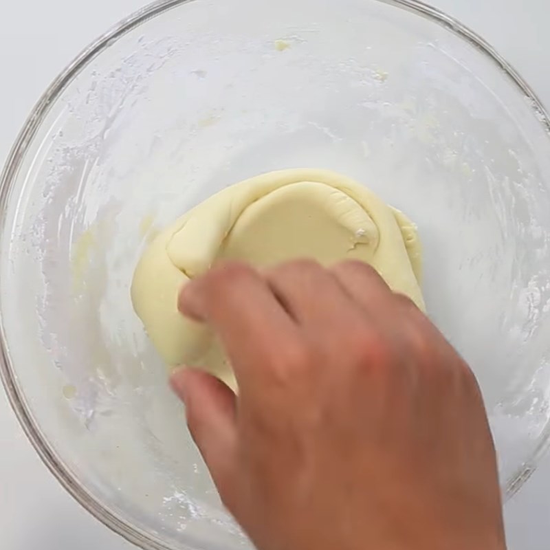 Step 2 Mixing the dough for golden sweet potato pearls