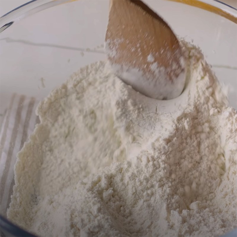 Step 3 Mix the dough Panettone fruit bread