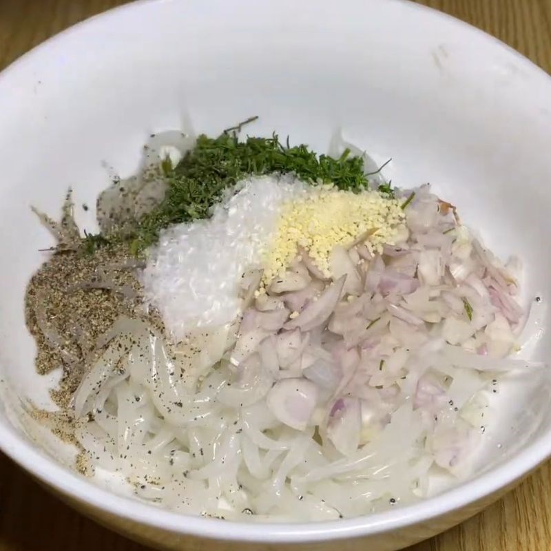 Step 2 Mix the fish, eggs, and seasoning for Fried Fish