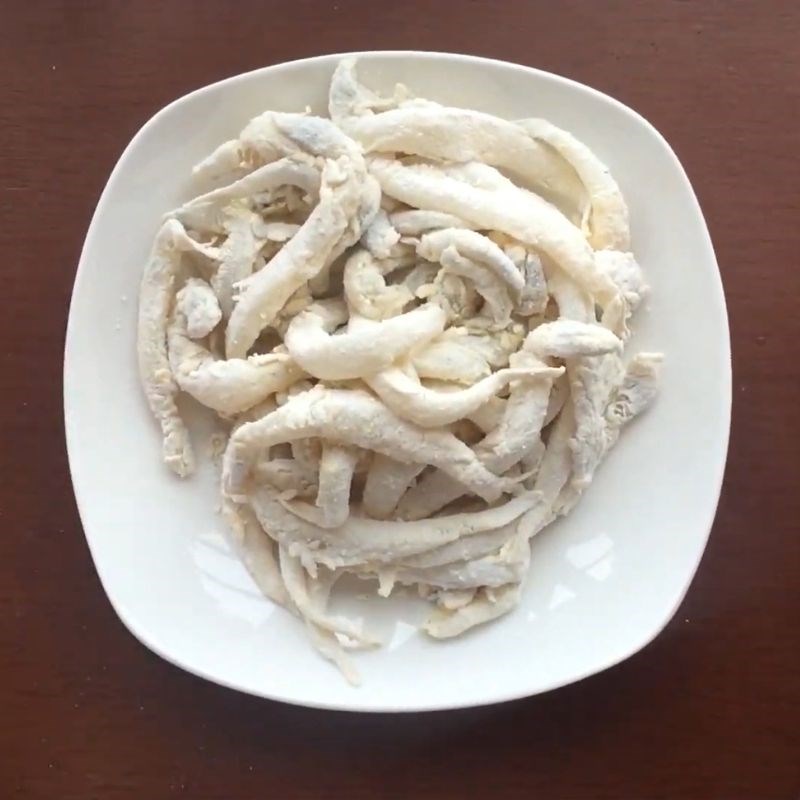 Step 3 Mix fish with wet batter and dry flour for crispy fish