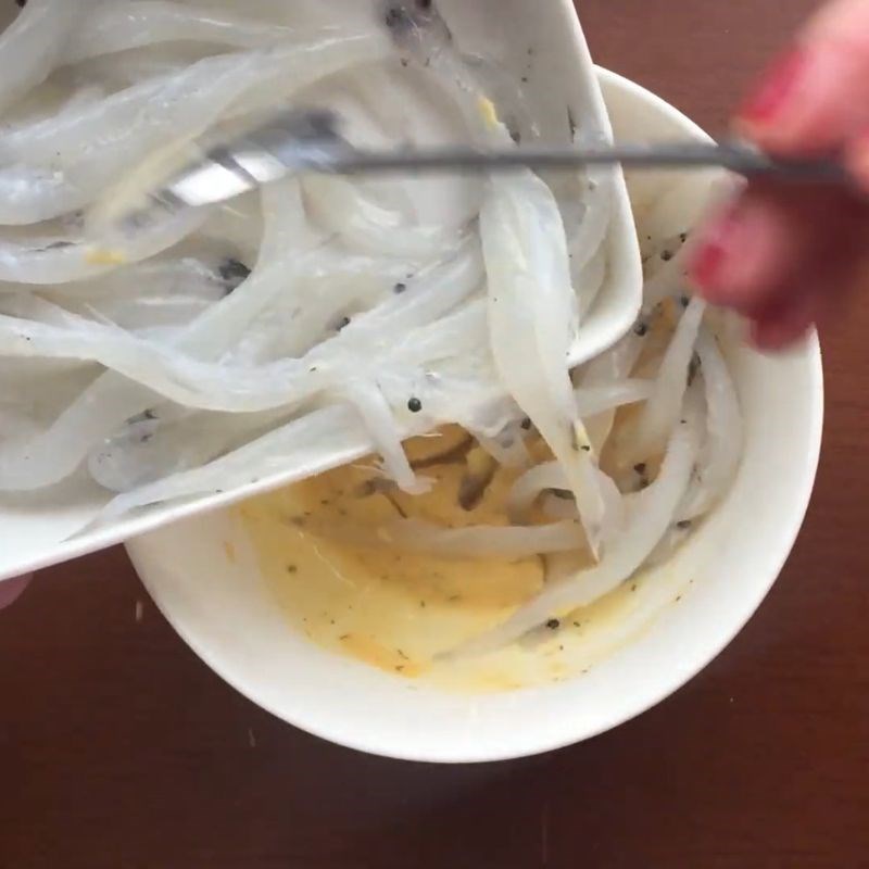Step 3 Mix fish with wet batter and dry flour for crispy fish
