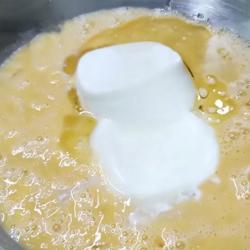 Step 2 Mix the wet ingredients Yogurt Banana Cake using an air fryer