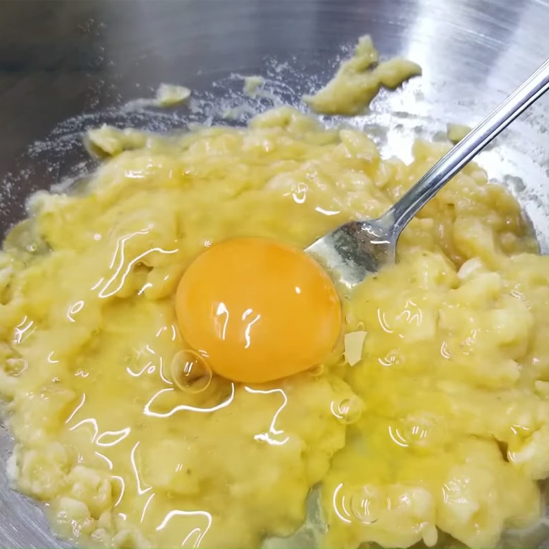 Step 2 Mix the wet ingredients Yogurt Banana Cake using an air fryer