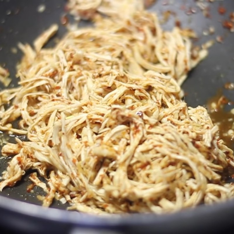 Step 3 Mix the spices and fry the chicken for Spicy Shredded Chicken using a pan