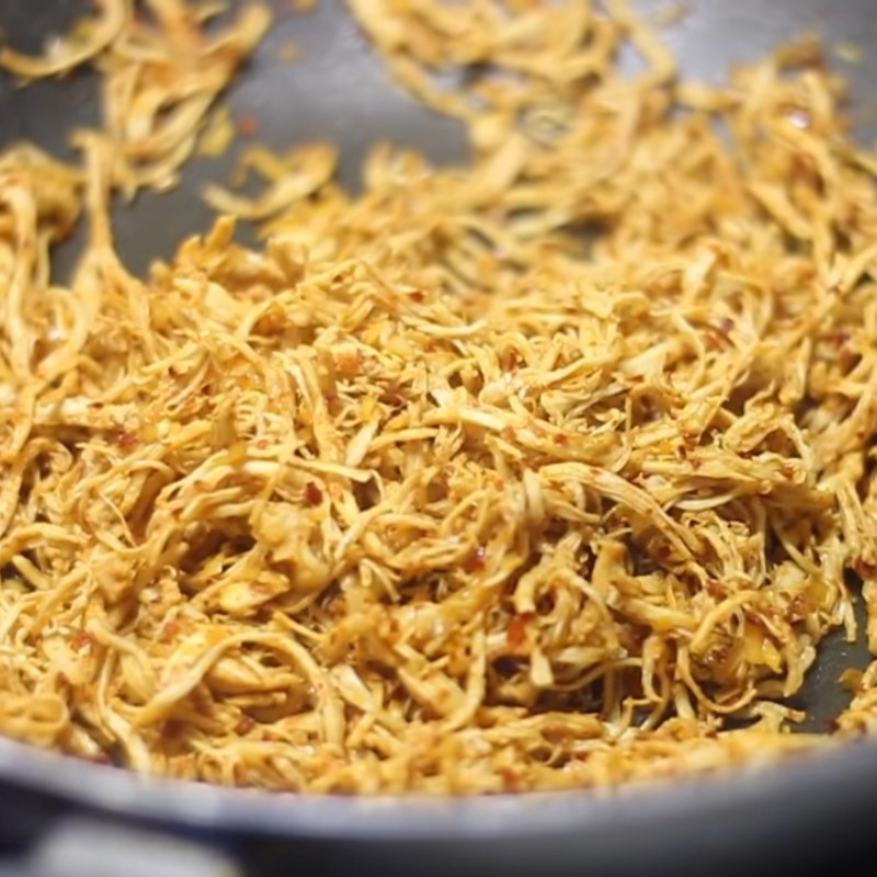 Step 3 Mix the spices and fry the chicken for Spicy Shredded Chicken using a pan