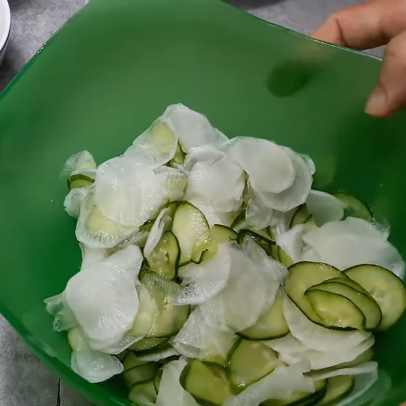 Step 3 Mixing the salad White radish salad