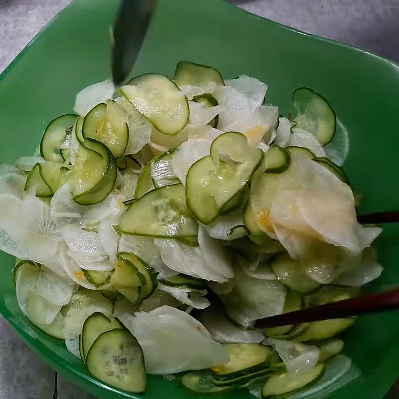 Step 3 Mixing the salad White radish salad