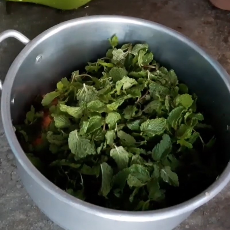 Step 3 Mix the salad Vietnamese coriander salad with pork skin