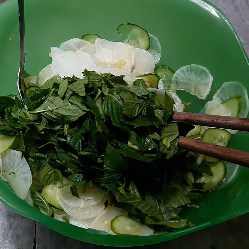 Step 3 Mixing the salad White radish salad