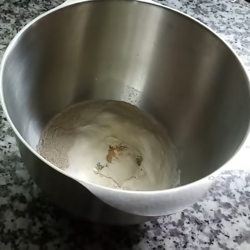 Step 1 Mixing the dough mixture for Hollow Fried Cake