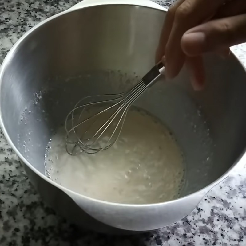 Step 1 Mixing the dough mixture for Hollow Fried Cake