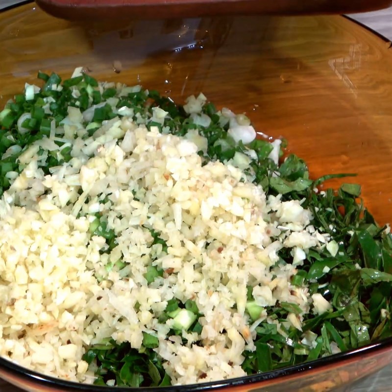 Step 3 Mix the mac mat leaves marinade for grilled pork leg