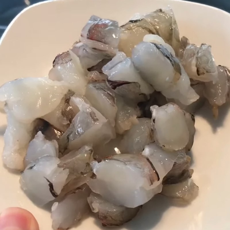 Step 1 Mix shrimp and meat filling for dumplings with rice paper