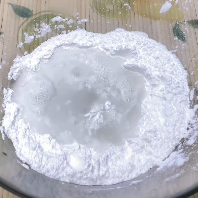 Step 1 Mixing and kneading the dough for Snakehead Fish Cake Noodles