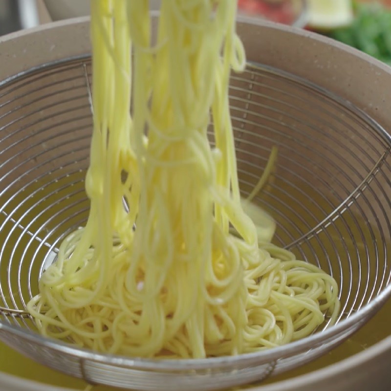 Step 6 Blanching noodles for Hu Tieu noodles