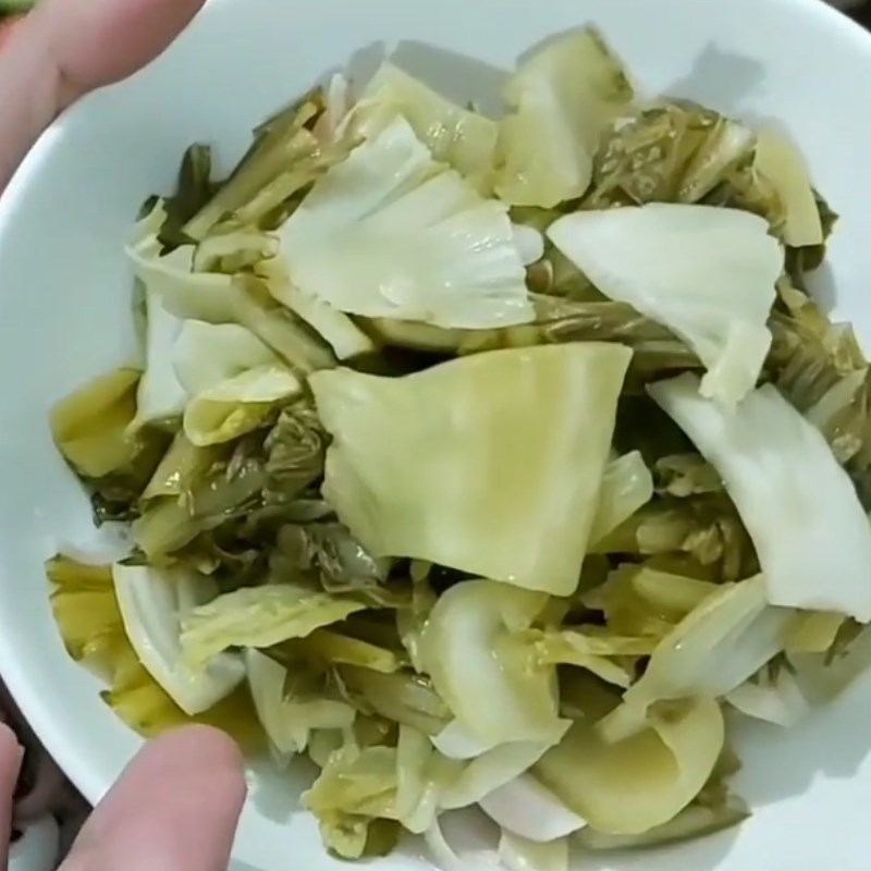 Step 2 Prepare the remaining ingredients Stir-fried octopus with pickled cabbage
