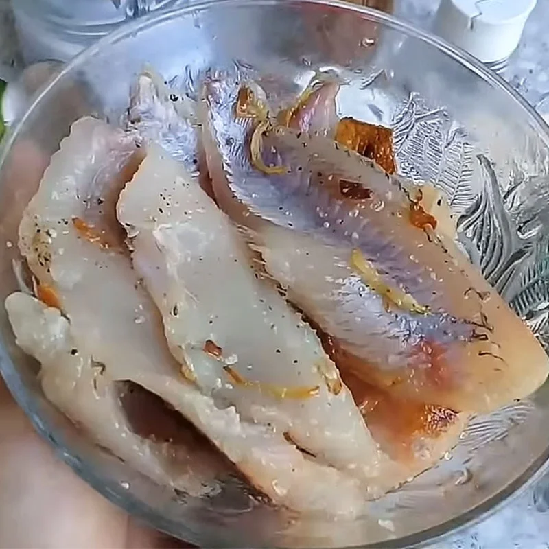Step 2 Marinate the fish for orange sauce fish balls