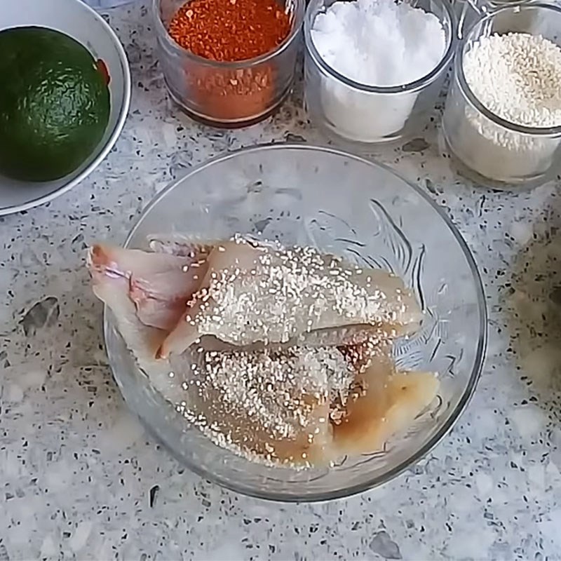 Step 2 Marinate the fish for orange sauce fish balls