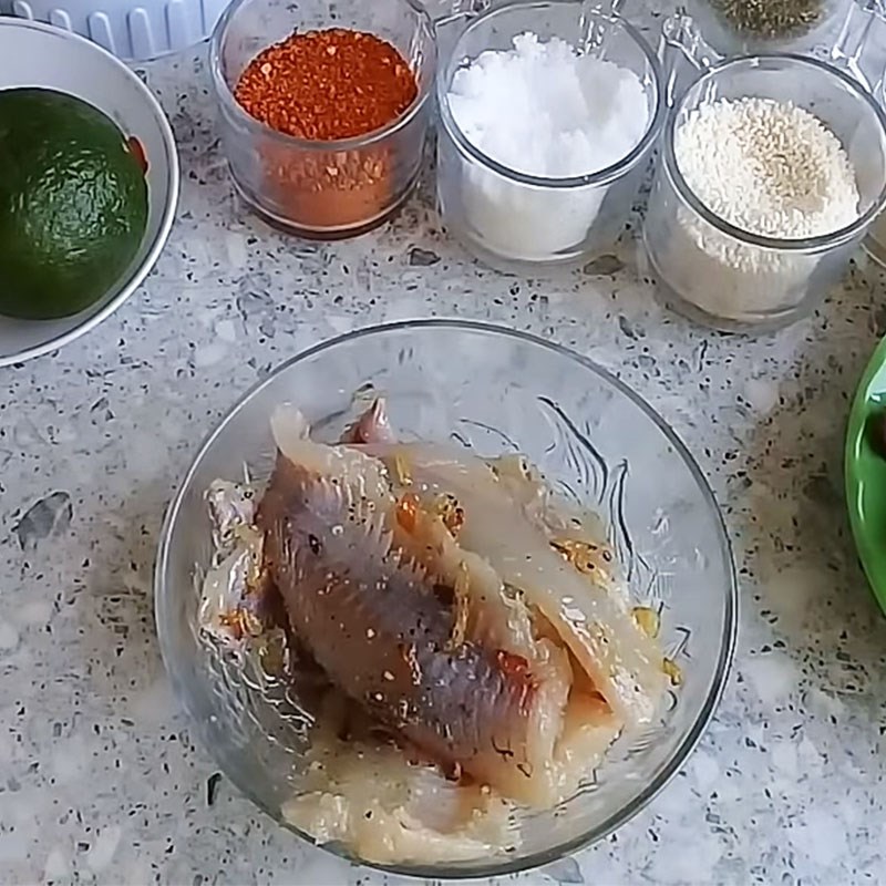Step 2 Marinate the fish for orange sauce fish balls