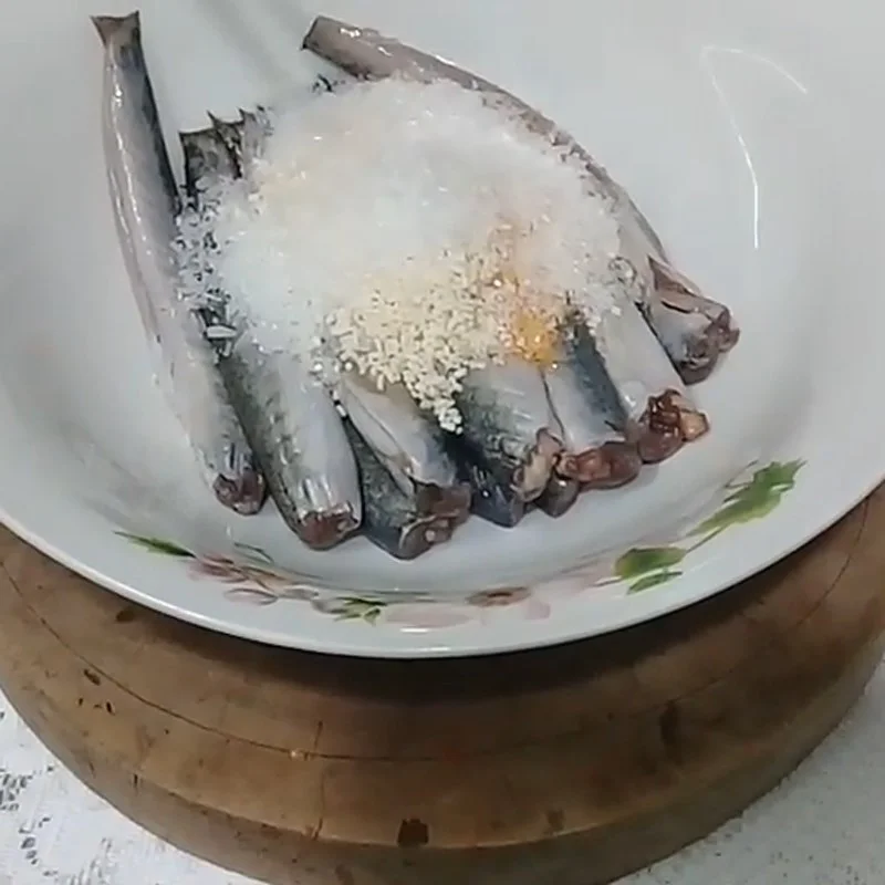Step 2 Marinate the Fish for Snakehead Fish Stewed with Turmeric