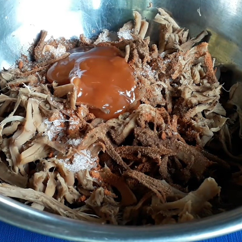 Step 4 Seasoning vegetarian dried beef from mushroom stems
