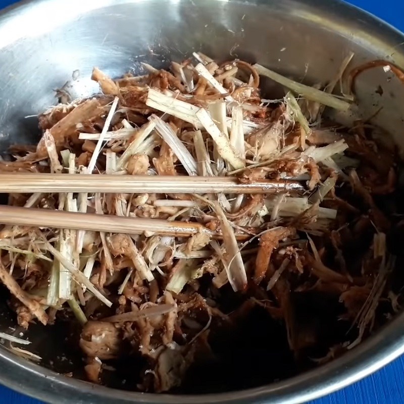 Step 4 Seasoning vegetarian dried beef from mushroom stems