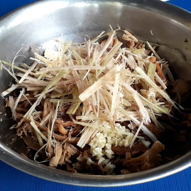 Step 4 Seasoning vegetarian dried beef from mushroom stems