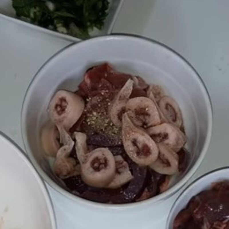 Step 2 Marinate the pig intestines for Pig Intestines Soup