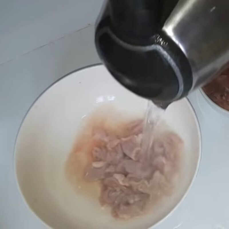 Step 2 Marinate the pig's intestines