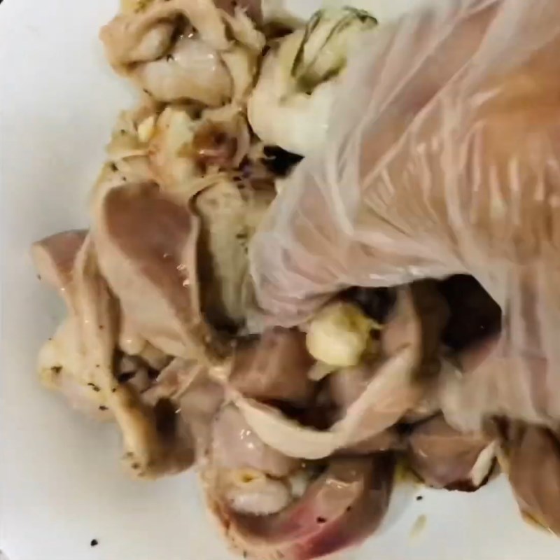 Step 2 Marinating chicken gizzards Gizzards braised with pepper