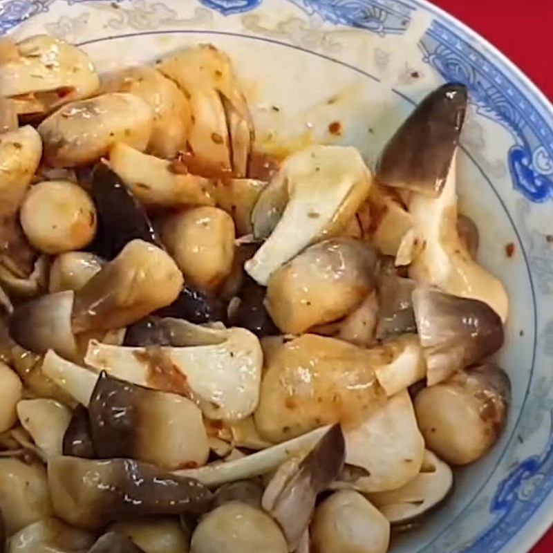 Step 2 Marinate mushrooms Stir-fried straw mushrooms with satay