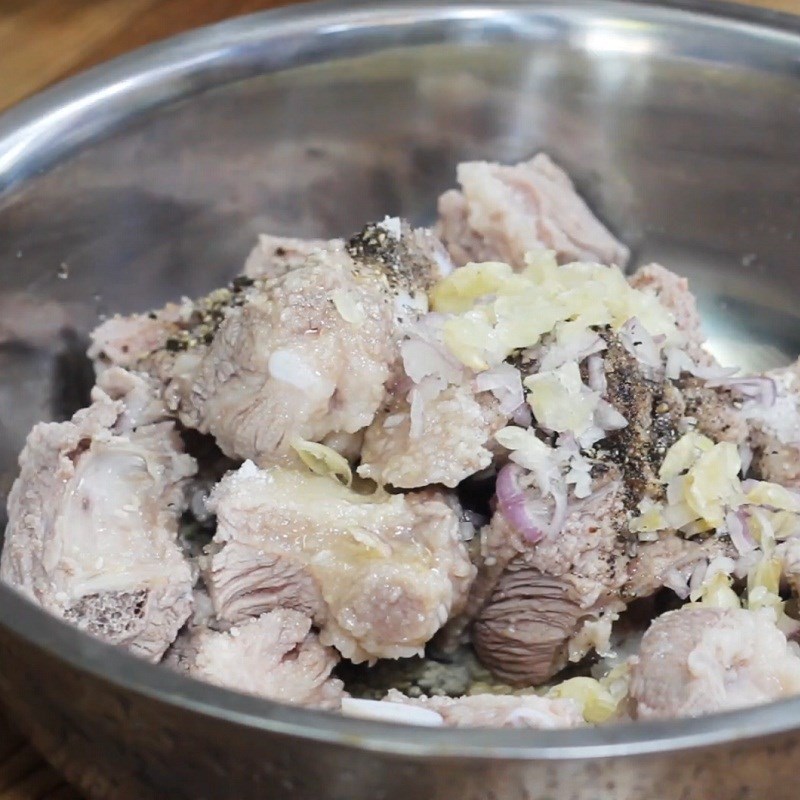 Step 2 Marinate the ribs Quang noodles with pork ribs