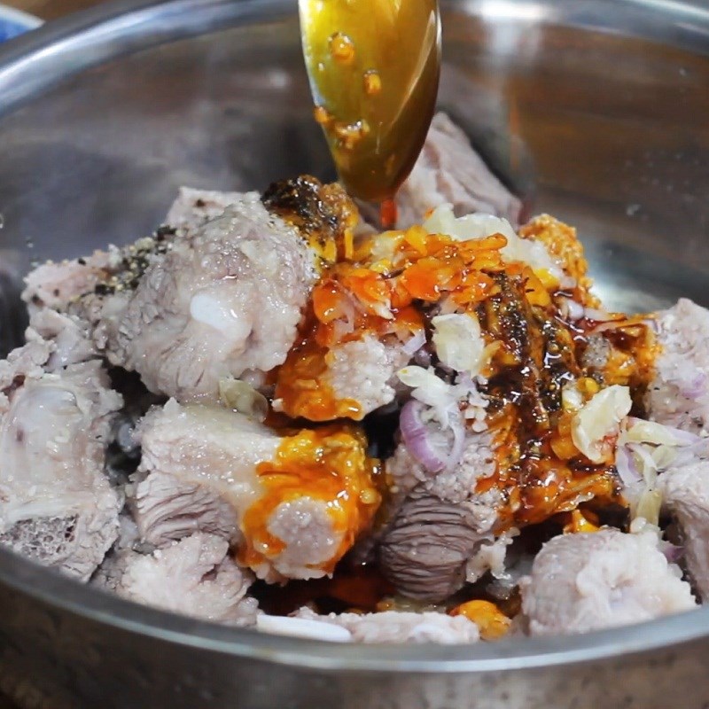 Step 2 Marinate the ribs Quang noodles with pork ribs