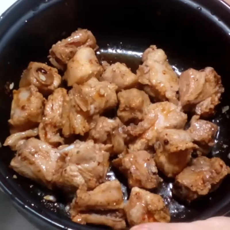 Step 2 Marinate the ribs Braised ribs with bamboo shoots
